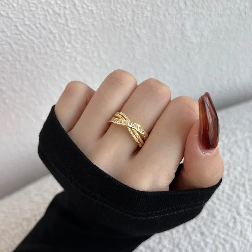 Baguette & Round Crossover Statement Ring - Gold