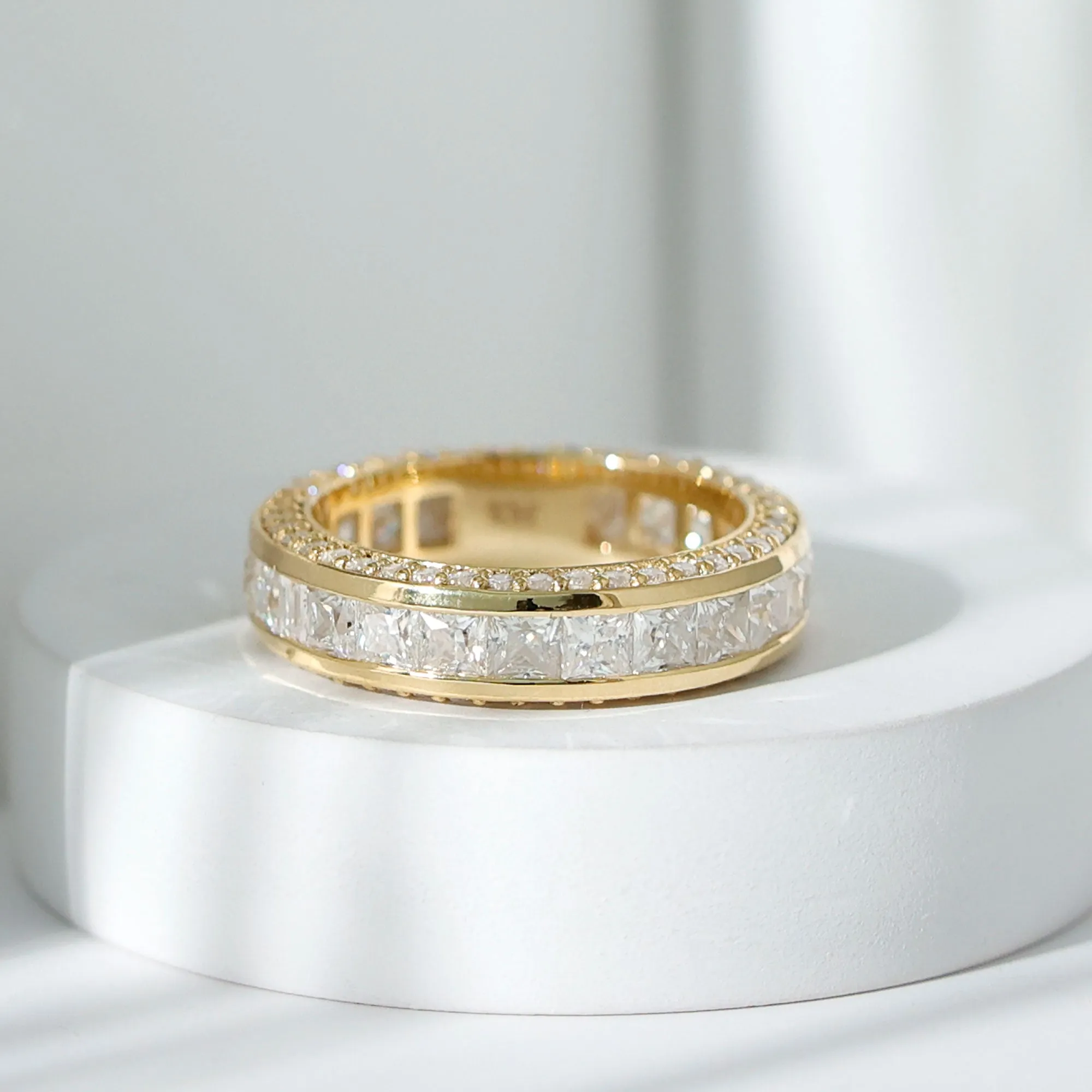 Classic Wedding Band Ring with Moissanite