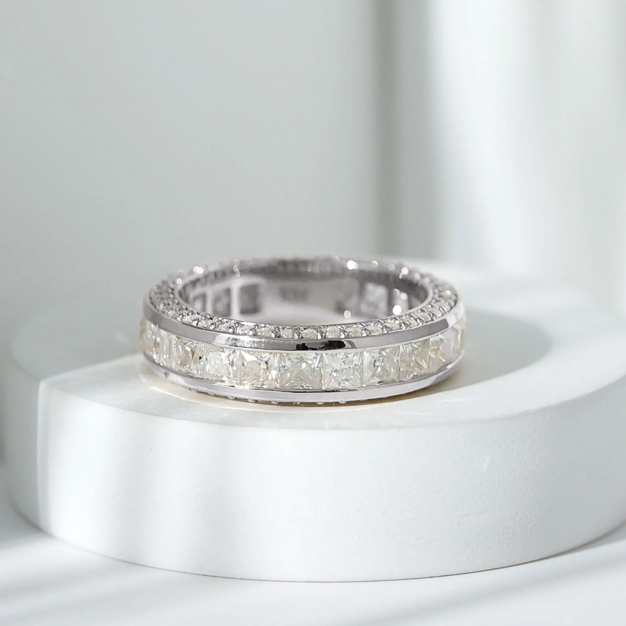 Classic Wedding Band Ring with Moissanite