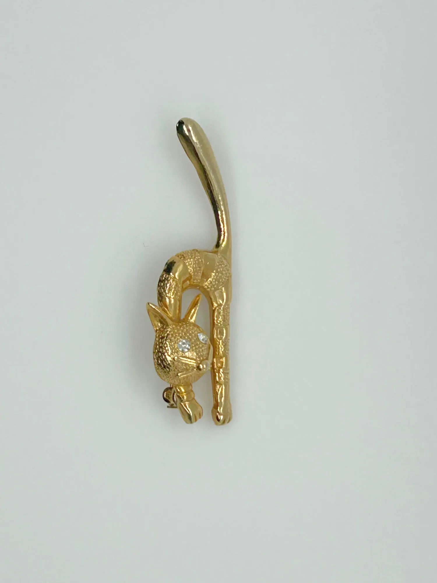 Vintage Startled Cat with Long Tail Brooch